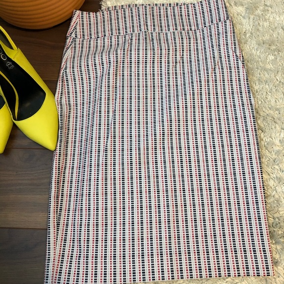 ✨RW&CO✨ Stretchy Pencil Skirt - Picture 1 of 4